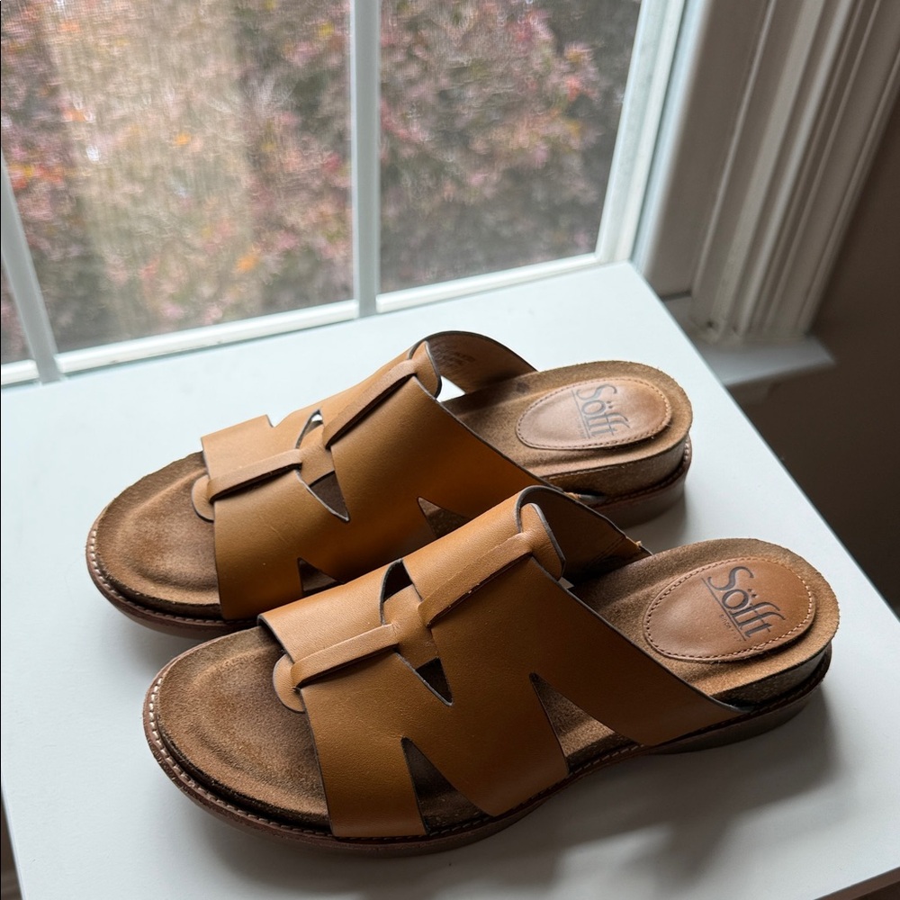 Sofft Women's Tan Leather Slide Sandals